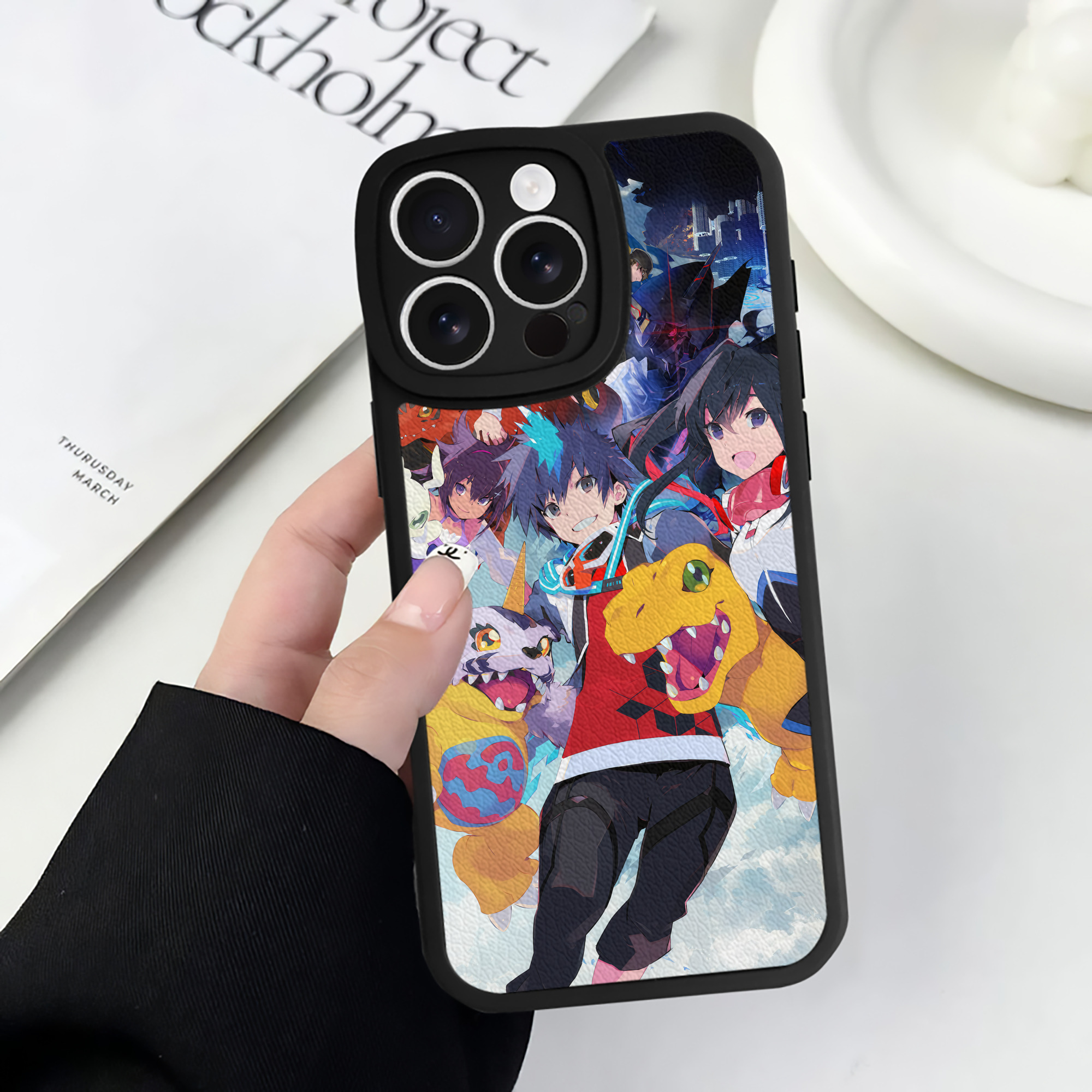 （画像用） Digimon デジタルモンスター/デジモン 【iPhone 16シリーズ対応】シリコンスマホケース（レザー調） 材質：シリコン